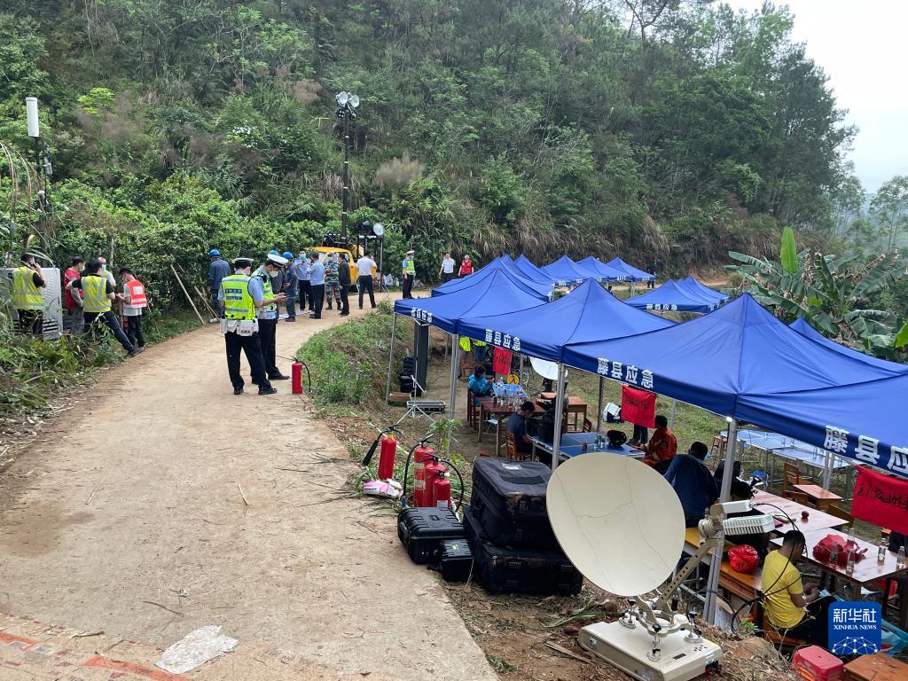 搜尋，與風(fēng)雨賽跑——藤縣空難墜機現(xiàn)場見聞