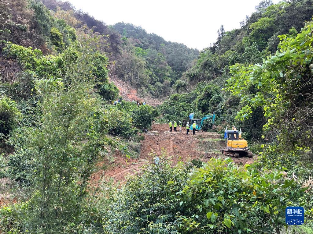 搜尋，與風(fēng)雨賽跑——藤縣空難墜機現(xiàn)場見聞