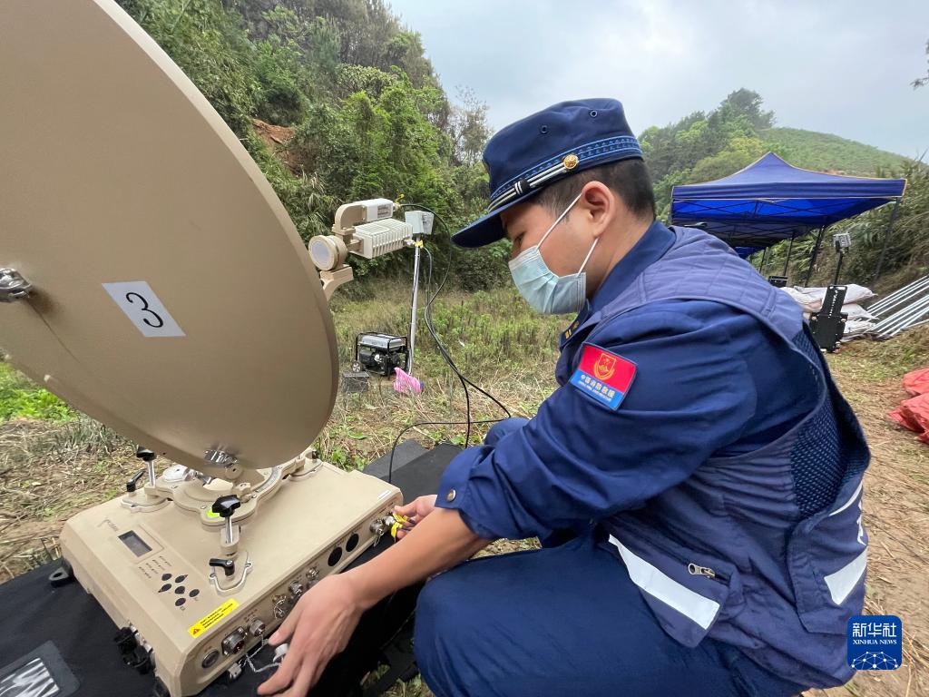 搜尋，與風(fēng)雨賽跑——藤縣空難墜機現(xiàn)場見聞