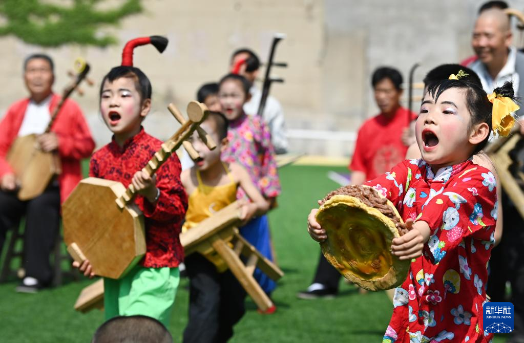 黃河岸邊有個“老腔幼兒團”