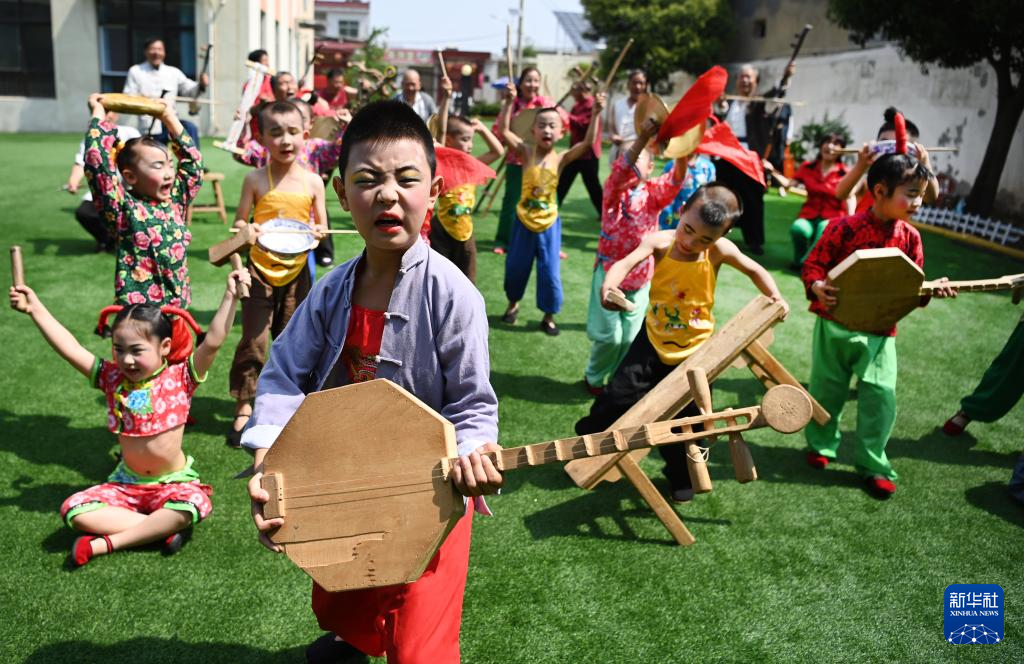 黃河岸邊有個“老腔幼兒團”