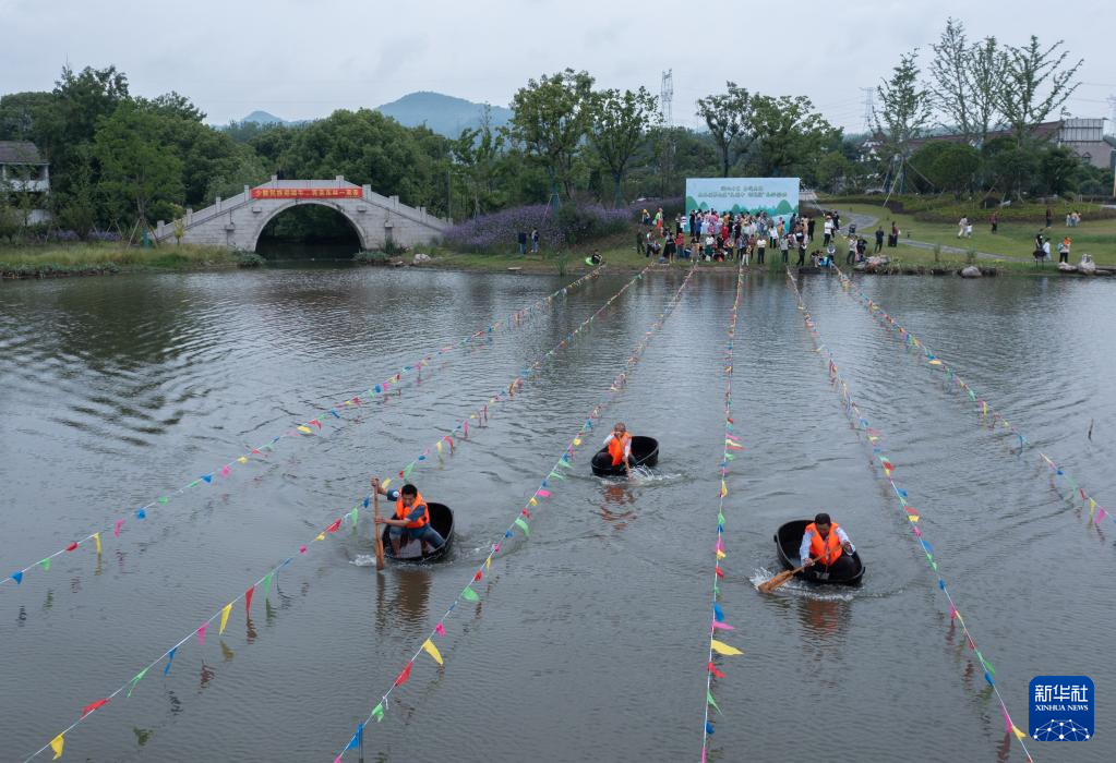 江南水鄉(xiāng)“慶端午 劃菱桶”