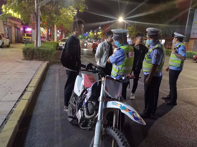 百日行動 | 駐馬店交警嚴查“飆車炸街黨” ！