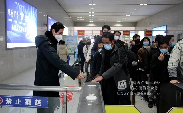 剛剛！記者在駐馬店站、駐馬店西站拍下這樣一幕…