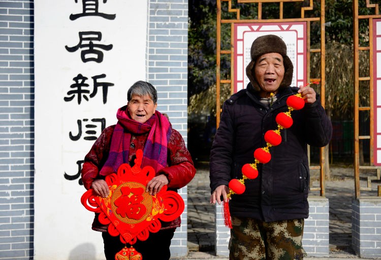 新春走基層丨新年來張全家福吧！攝影志愿者用光影為村民留住煙火年年