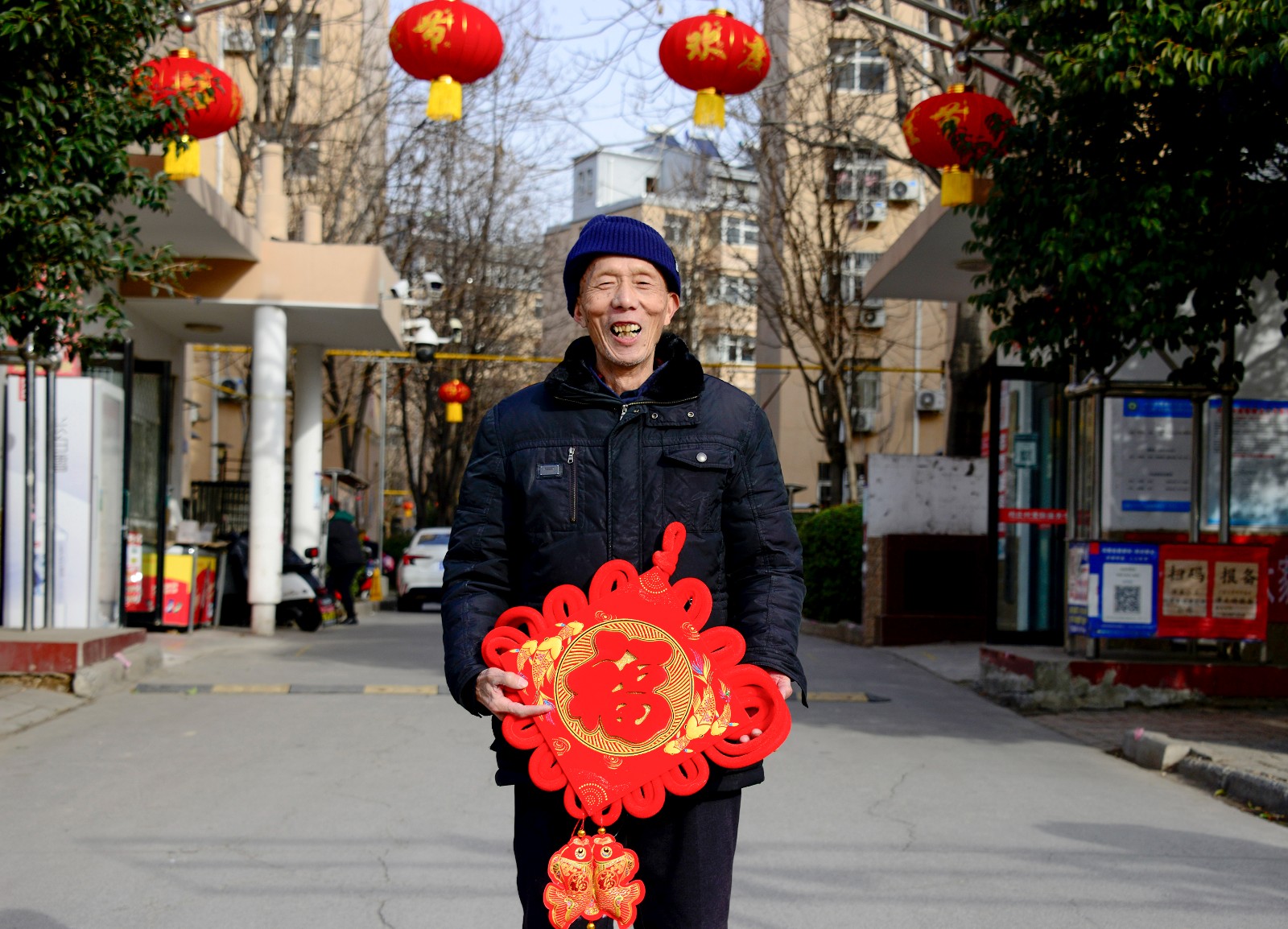 新春走基層丨新年來張全家福吧！攝影志愿者用光影為村民留住煙火年年