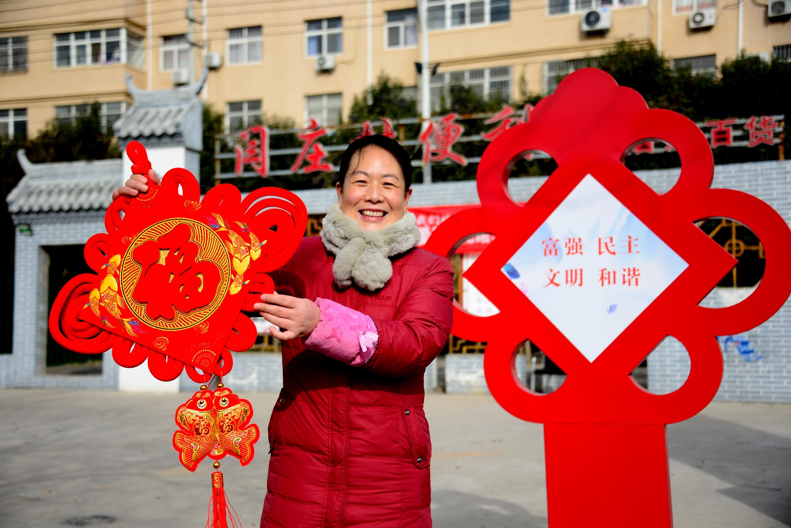 新春走基層丨新年來張全家福吧！攝影志愿者用光影為村民留住煙火年年