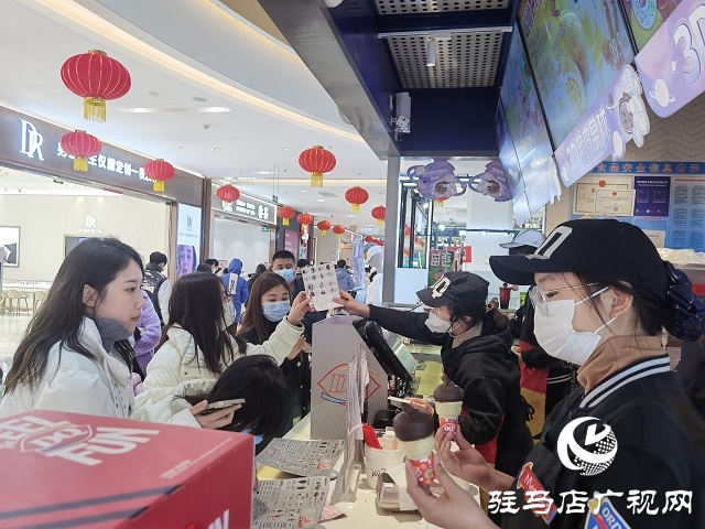 駐馬店：春節(jié)假期商場人氣旺