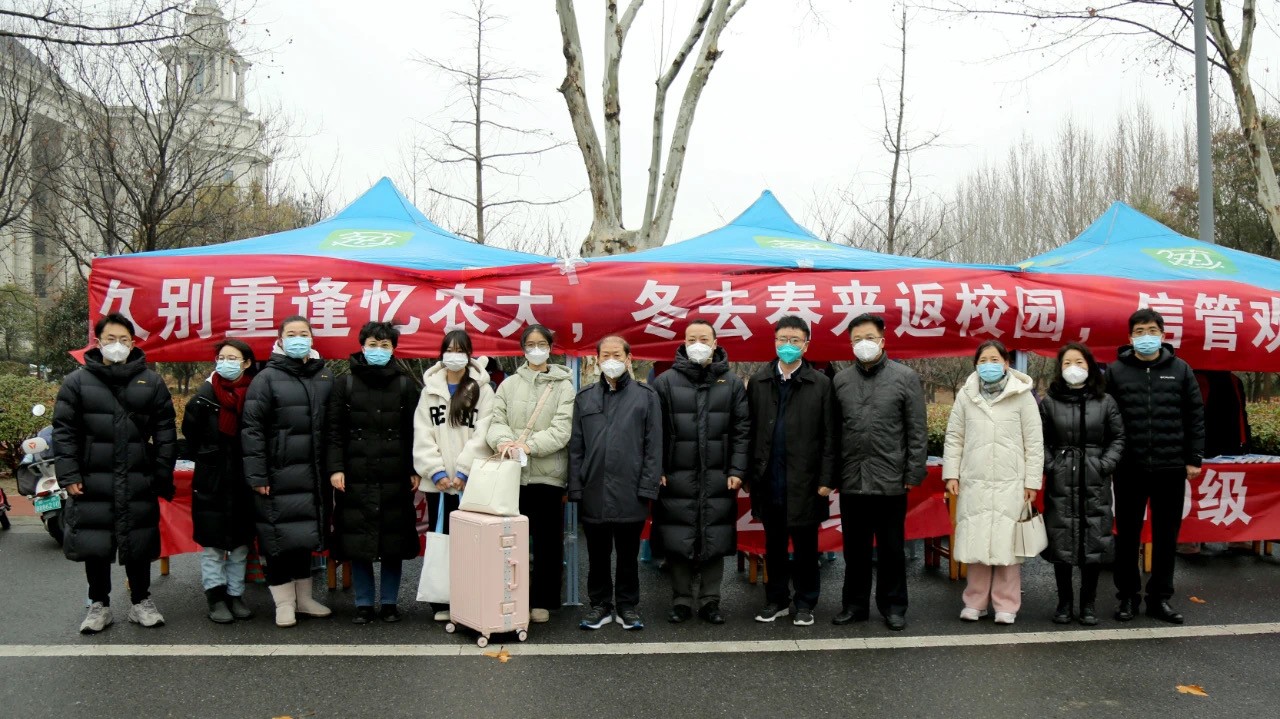 你好新學(xué)期！河南高校開學(xué)“大片”上演 學(xué)生：真正的大學(xué)生活回來了