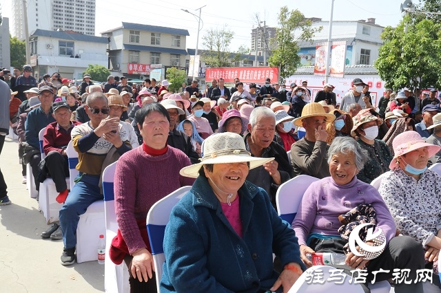 河南省戲劇家協(xié)會走進(jìn)開發(fā)區(qū)關(guān)王廟鄉(xiāng)慰問演出