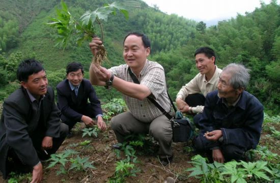 跟著總書記看中國(guó)丨浙江科技特派員：把論文寫在大地上 把成果留在百姓家