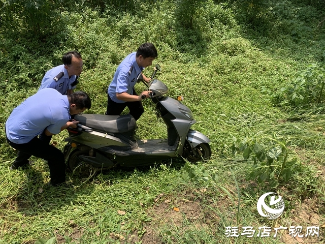 男子不慎掉入溝中 警民及時(shí)救助轉(zhuǎn)危為安