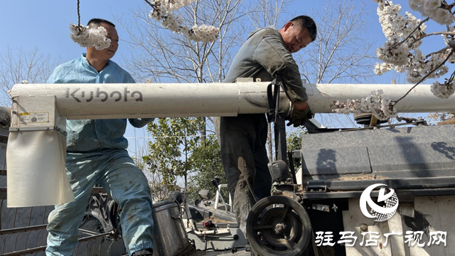 “天中麥客”厲兵秣馬 檢修機(jī)器迎夏收