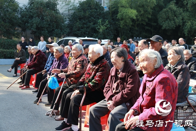 駐馬店開發(fā)區(qū)慈善總會(huì)組織開展“ 九九重陽節(jié) 濃濃敬老情”慰問活動(dòng)