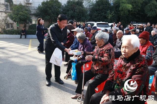 駐馬店開發(fā)區(qū)慈善總會(huì)組織開展“ 九九重陽節(jié) 濃濃敬老情”慰問活動(dòng)