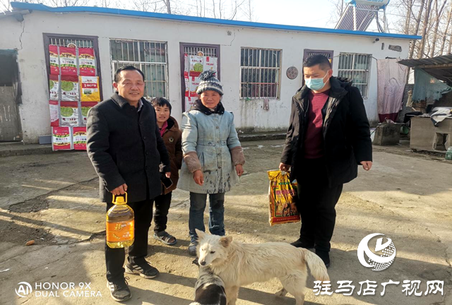 正陽(yáng)縣組織志愿者在“國(guó)際殘疾人日”為 困難殘疾人家庭送溫暖活動(dòng)