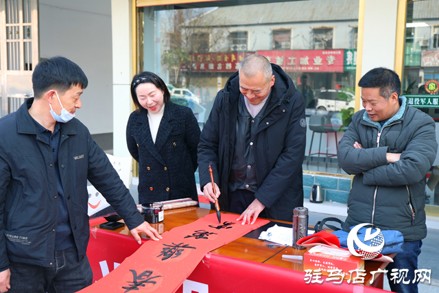 平輿縣：“迎新春送祝福”義寫春聯(lián)活動舉行