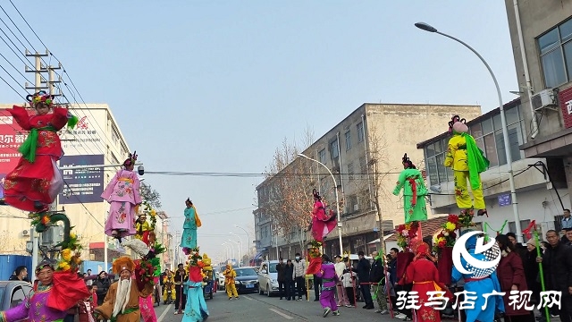 西平縣柏城街道北關(guān)社區(qū)舉行龍年團(tuán)拜活動(dòng)