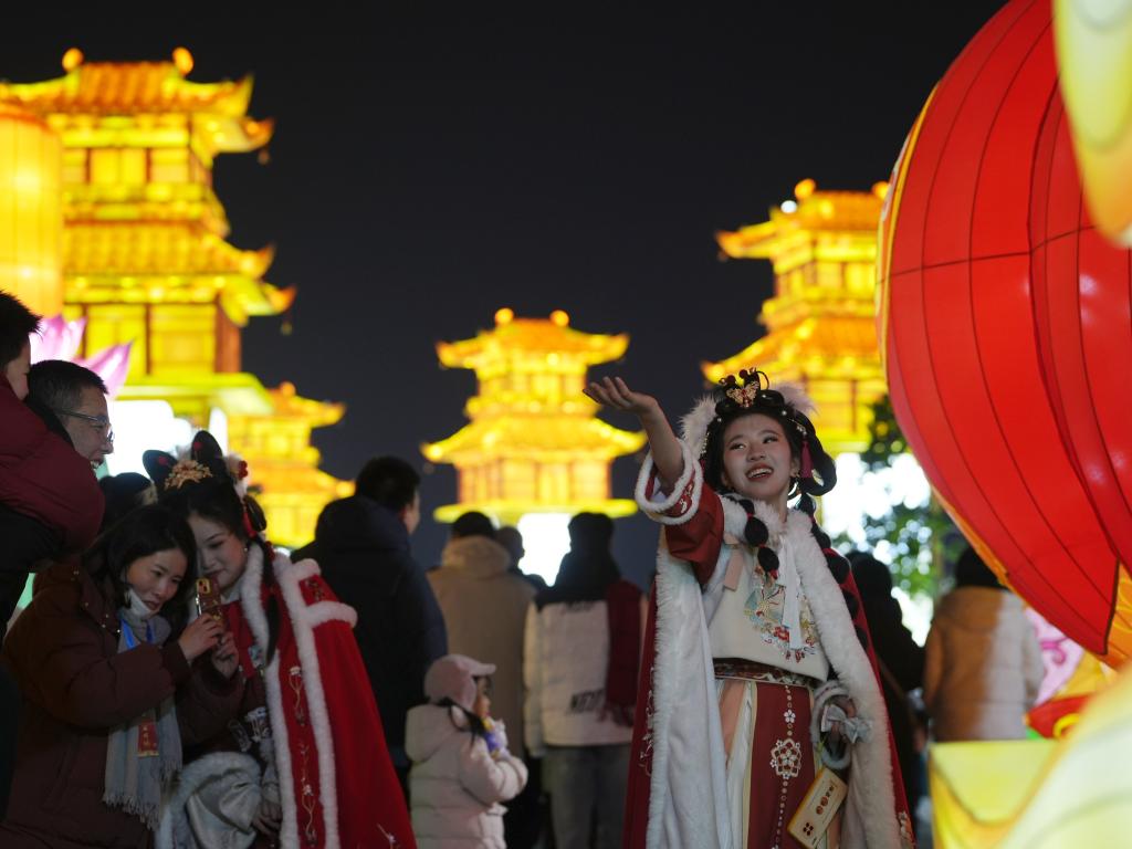 錦繡中國年丨這個春節(jié)，“龍龍”的年味里是濃濃文化味