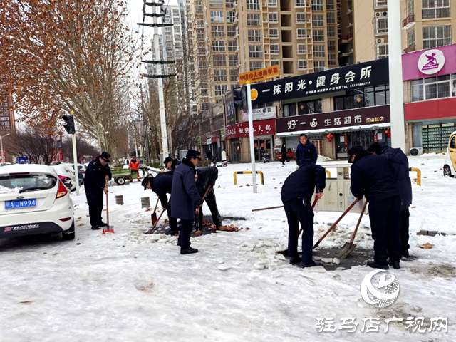 駐馬店開發(fā)區(qū)城市管理局全力做好殘冰積雪清理工作