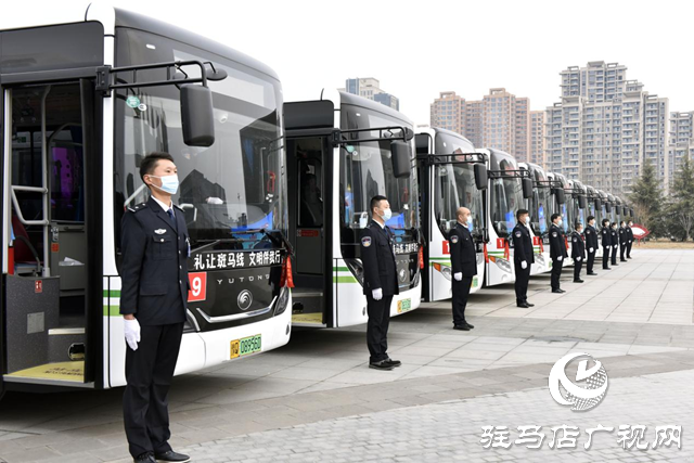 駐馬店公交“雷鋒車(chē)組”：繼承發(fā)揚(yáng)雷鋒精神 傳遞社會(huì)正能量