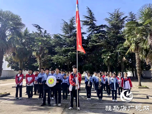 正陽縣退役軍人事務(wù)局聯(lián)正陽縣實驗中學(xué)開展清明節(jié)祭掃活動