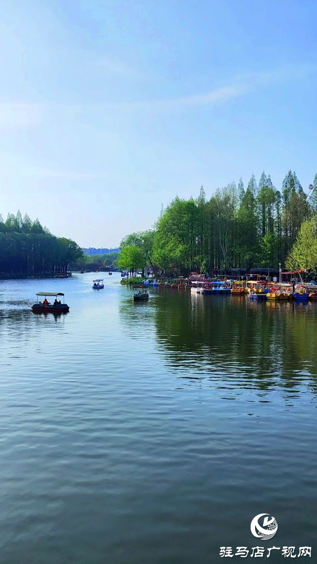 駐馬店：置地公園環(huán)境美如畫 市民愜意休閑園中游