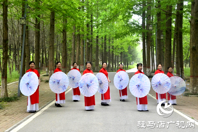 銅山湖畔：泌陽(yáng)模特的時(shí)尚舞臺(tái)