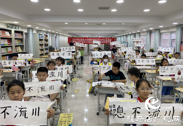 上蔡縣文化館開展第十四個(gè)全民藝術(shù)普及周書法進(jìn)校園公益講座