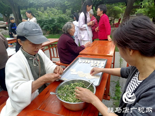 駐馬店經(jīng)濟(jì)開發(fā)區(qū)賈莊居委會：孝心餃子宴感恩母親