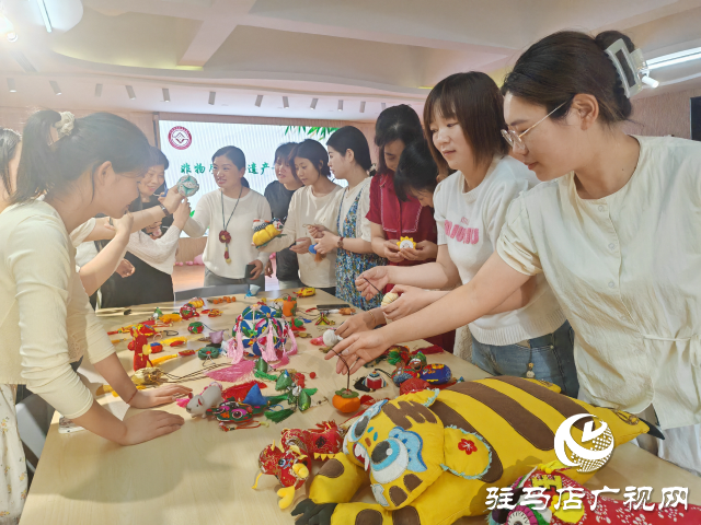 張春華：香包制作進校園 當好非遺文化傳播者