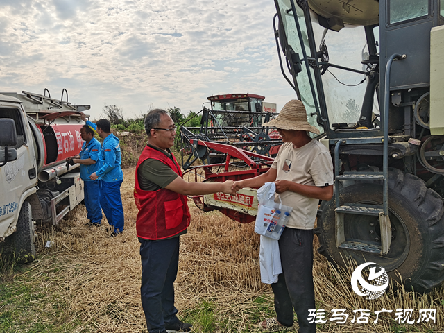 中國(guó)石油駐馬店銷售公司：油車開(kāi)到田間地頭 助力三夏搶收