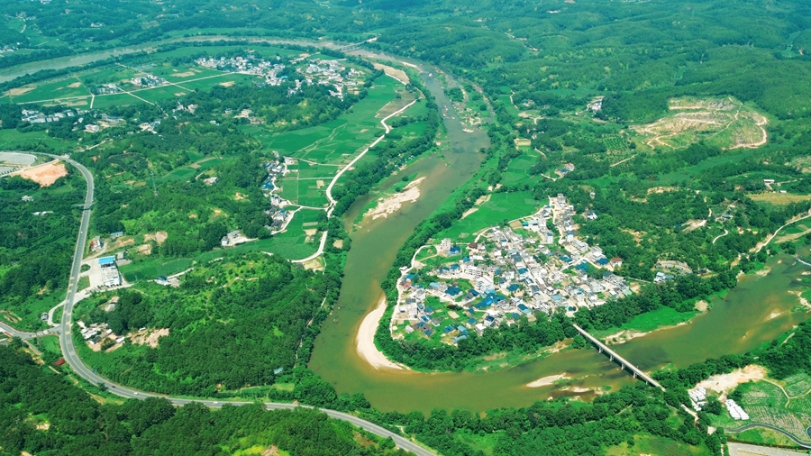 學(xué)習(xí)進(jìn)行時(shí)丨“綠水青山就是金山銀山”——習(xí)近平推動生態(tài)環(huán)境保護(hù)的故事