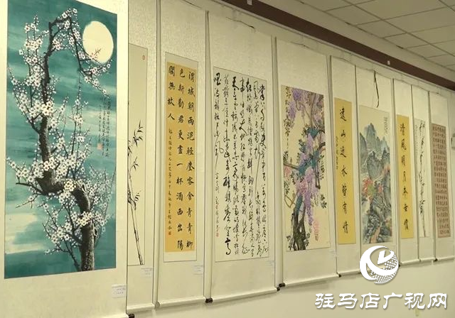 遂平縣舉行“慶國慶?迎中秋”書畫作品展