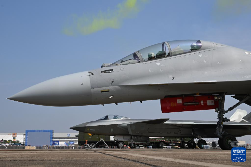 空軍36型武器裝備在中國(guó)航展成體系亮相 展現(xiàn)人民空軍轉(zhuǎn)型跨越新成就