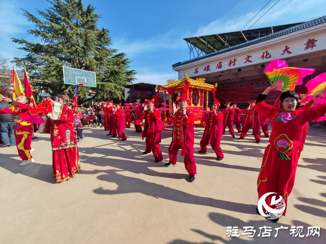 平輿縣十字路鄉(xiāng)開展傳統(tǒng)花轎文化藝術展演展示活動