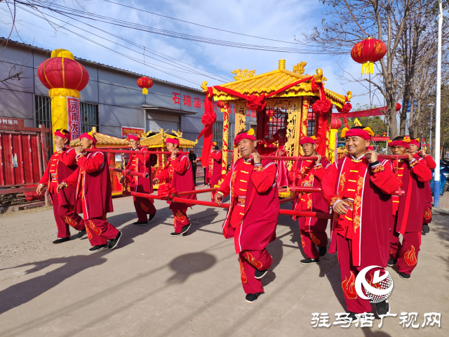 平輿縣十字路鄉(xiāng)開展傳統(tǒng)花轎文化藝術展演展示活動