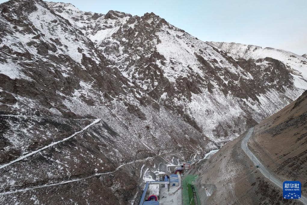 世界最長高速公路隧道——天山勝利隧道全線貫通